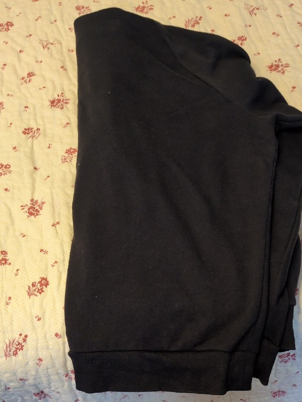 Under Armour Men’s Black Crewneck Hoodie with Logo And Kangaroo Pocket - Picture 7 of 8